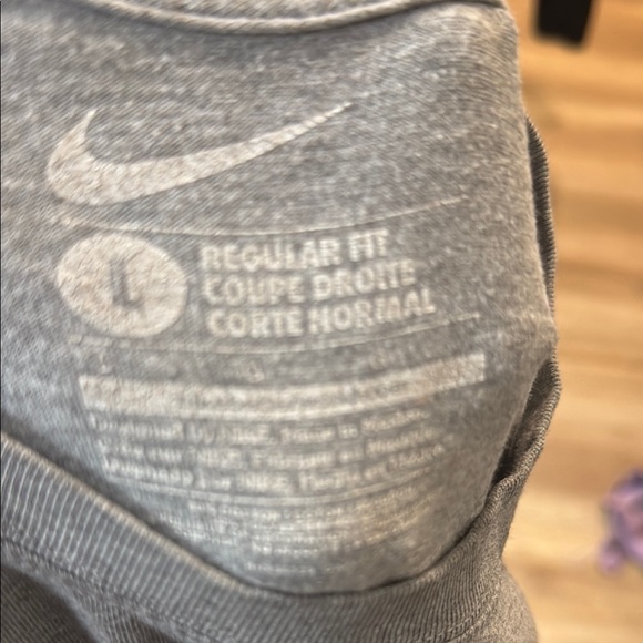 Nike Gray Short Sleeve Tee with Classic Branding - Picture 3 of 3
